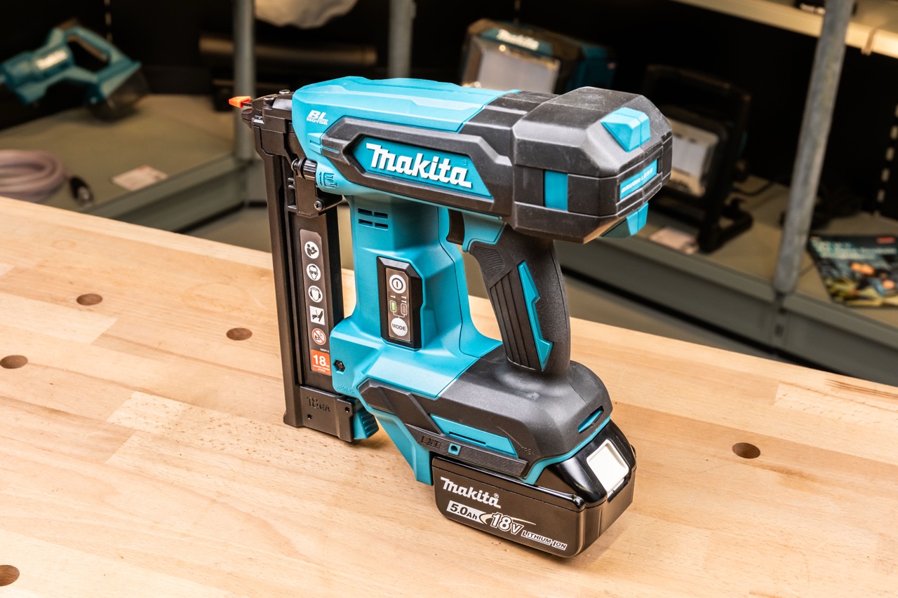 Makita DST630Z nietmachine De Makita DST630Z nietmachine